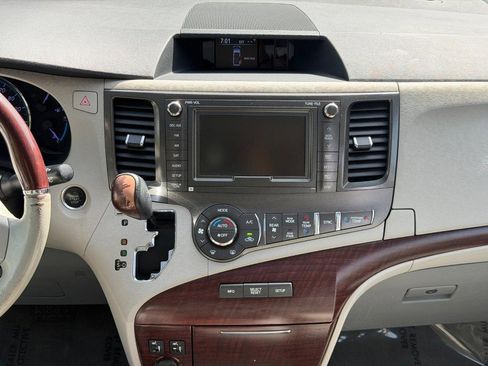 Used 2011 Toyota Sienna Limited w/ Premium Pkg FWD image 15