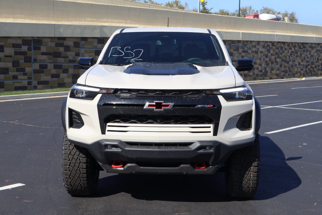 New 2026 Chevrolet Colorado ZR2 w/ Technology Package AWD/4WD image 2