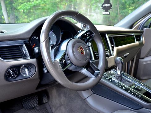 Used 2016 Porsche Macan S image 21