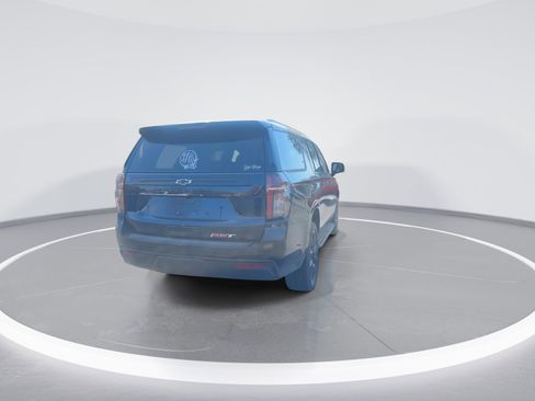 Used 2024 Chevrolet Suburban RST w/ Luxury Package image 8