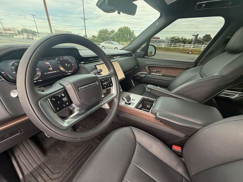 Used 2025 Land Rover Range Rover SE AWD/4WD image 14