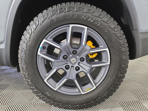 Used 2023 Rivian R1S Adventure AWD/4WD image 10