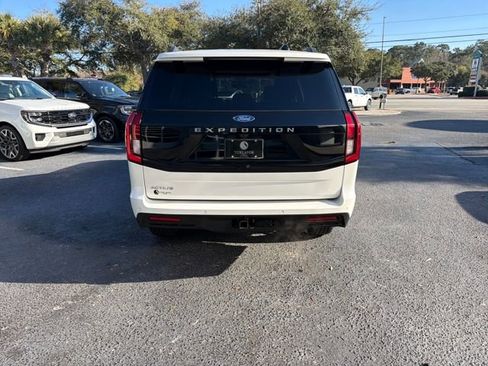 Used 2025 Ford Expedition Active image 6