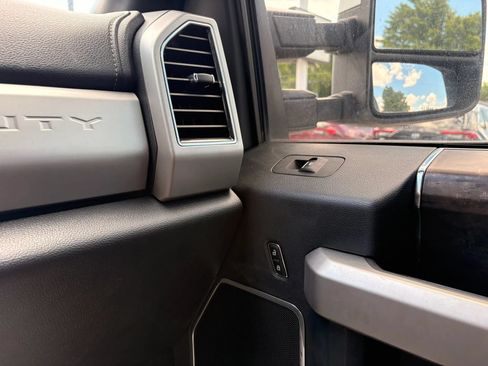 Used 2022 Ford F250 4x4 Crew Cab Super Duty image 25
