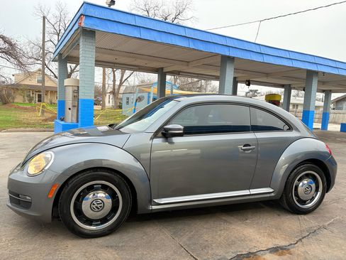 Used 2013 Volkswagen Beetle 2.5 image 2