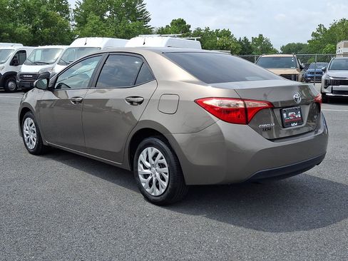 Used 2017 Toyota Corolla LE w/ Carpet Mat Package (TMS) FWD image 7
