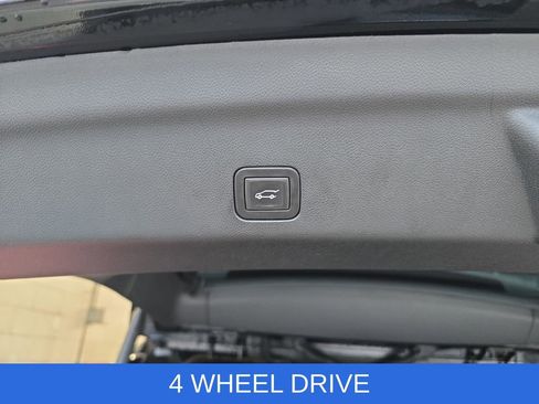 Used 2025 GMC Yukon Denali Ultimate AWD/4WD image 15
