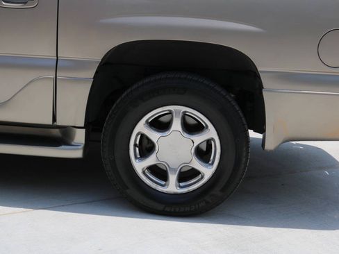 Used 2001 GMC Yukon XL Denali AWD/4WD image 30