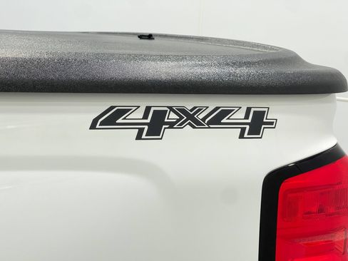 Used 2017 Chevrolet Silverado 1500 LT AWD/4WD image 38