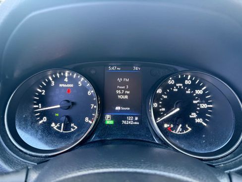 Used 2019 Nissan Rogue SV image 27