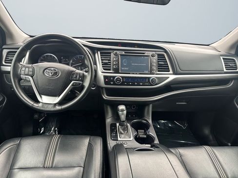 Used 2018 Toyota Highlander SE w/ Protection Package #3 image 10