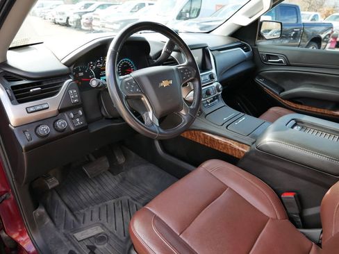 Used 2020 Chevrolet Tahoe Premier w/ Premier Plus Edition image 2