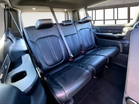 Used 2024 Jeep Wagoneer L Series II image 25