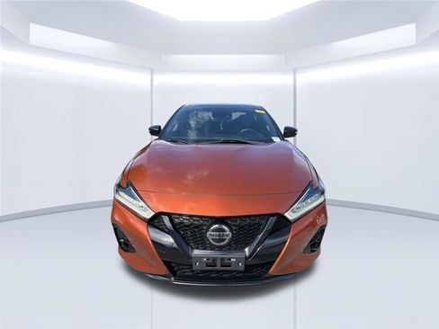 Used 2021 Nissan Maxima SR w/ Sport Mat Group FWD image 2