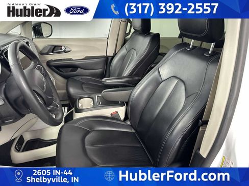Used 2024 Chrysler Pacifica Limited FWD image 13