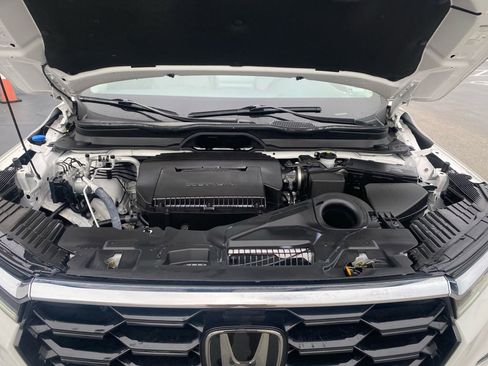 Used 2025 Honda Pilot Touring image 13