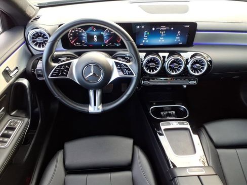 Used 2025 Mercedes-Benz CLA 250 image 17