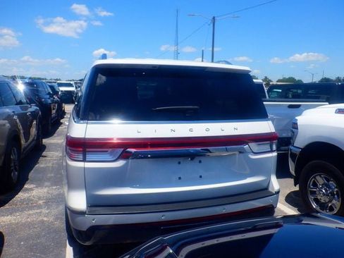 Used 2023 Lincoln Navigator L Reserve AWD/4WD image 6