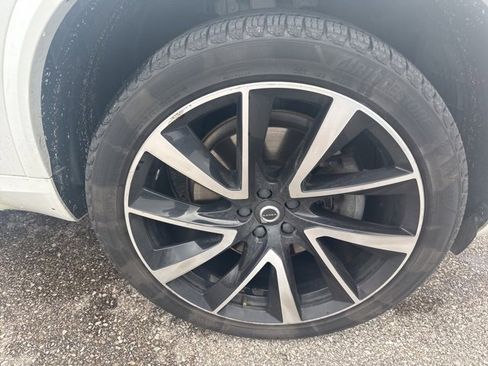 Used 2018 Volvo XC90 T6 Momentum w/ Convenience Package image 3