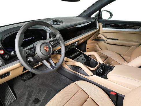 New 2026 Porsche Cayenne Coupe AWD/4WD image 4
