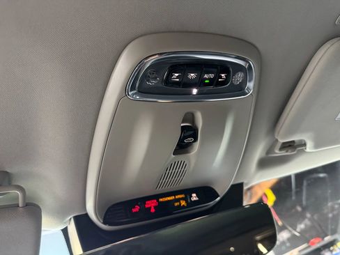 Used 2016 Volvo XC90 T6 Momentum w/ Momentum Plus Package image 23