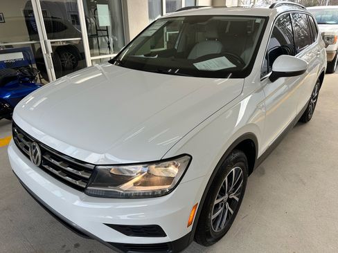 Used 2020 Volkswagen Tiguan SE image 3