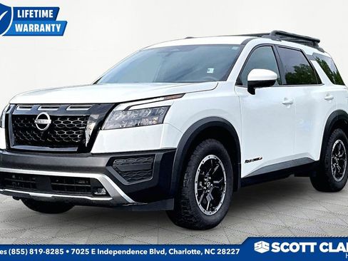 Used 2025 Nissan Pathfinder Rock Creek AWD/4WD image 3