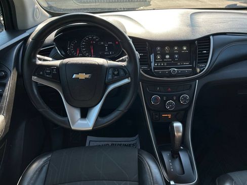Used 2019 Chevrolet Trax LT w/ LT Convenience Package FWD image 16