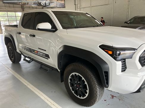 Used 2024 Toyota Tacoma TRD Off-Road w/ TRD Off Road Upgrade Package AWD/4WD image 3