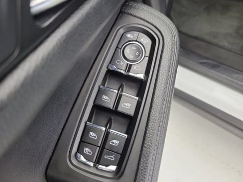 Used 2018 Porsche Macan AWD/4WD image 21