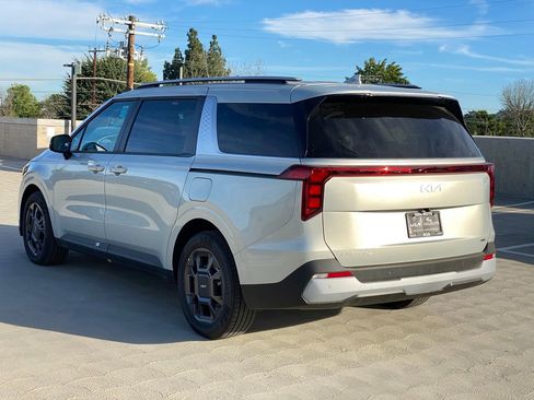 New 2026 Kia Carnival EX image 5
