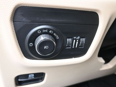 Used 2022 Jeep Grand Cherokee Limited RWD image 12