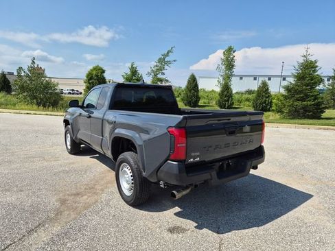 Used 2025 Toyota Tacoma SR AWD/4WD image 7