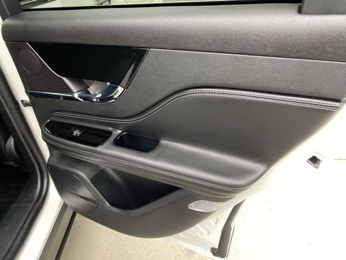 Used 2025 Lincoln Corsair AWD image 9