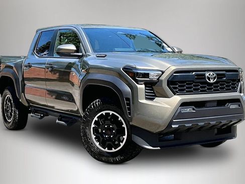 Used 2025 Toyota Tacoma TRD Off-Road AWD/4WD image 2