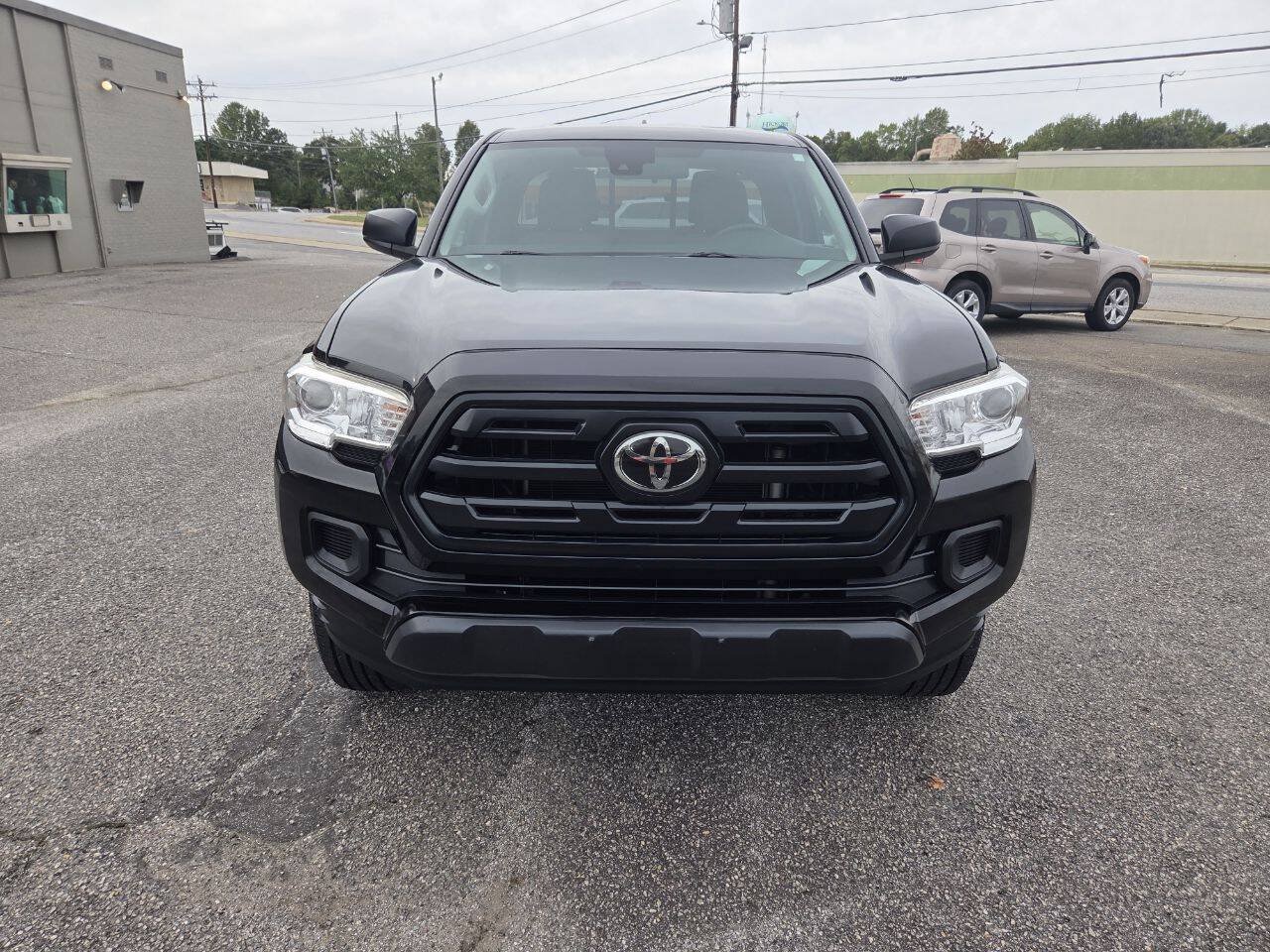 Used 2019 Toyota Tacoma SR w/ SX Package AWD/4WD image 3