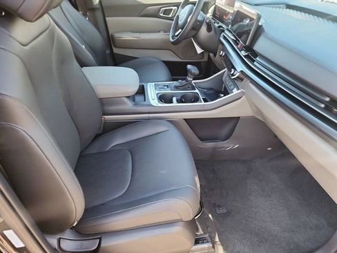 New 2026 Kia Carnival FWD image 5