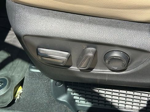 Used 2023 Toyota Sienna XLE w/ XLE Plus Package FWD image 28