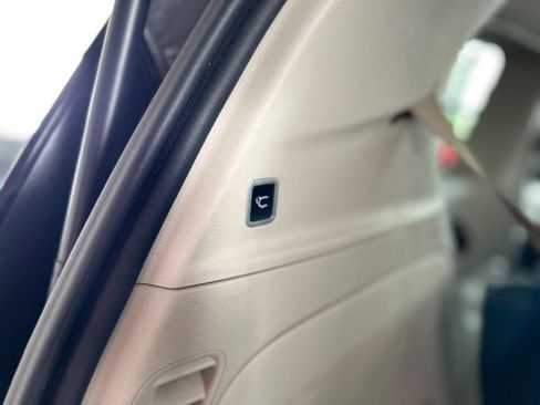 Used 2019 Chrysler Pacifica Touring-L FWD image 73