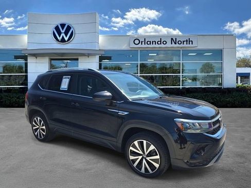 Used 2022 Volkswagen Taos SE image 1