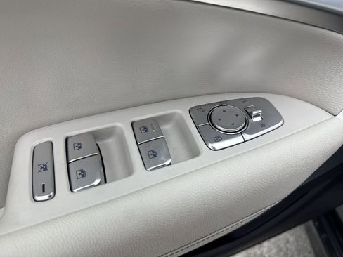 Used 2024 Genesis G70 2.5T image 14