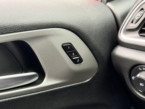 Used 2023 Chrysler Pacifica Limited w/ S Appearance Package FWD image 21