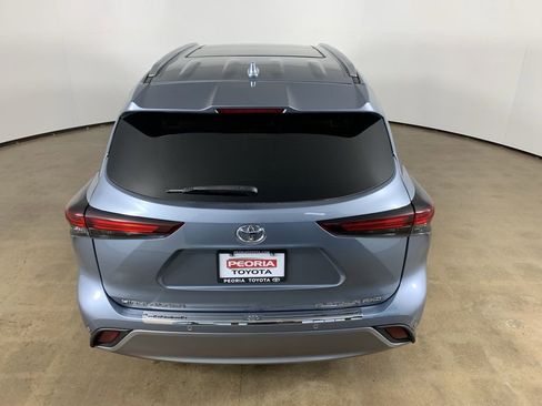 Used 2024 Toyota Highlander Platinum AWD/4WD image 11