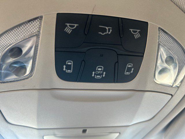 Used 2023 Chrysler Pacifica Touring-L FWD image 20