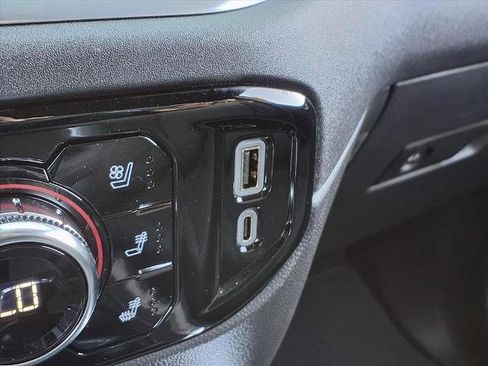 New 2026 GMC Sierra 1500 SLT image 8