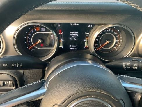 Used 2018 Jeep Wrangler Unlimited Sahara image 15