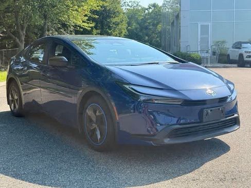 Used 2024 Toyota Prius LE AWD/4WD image 3