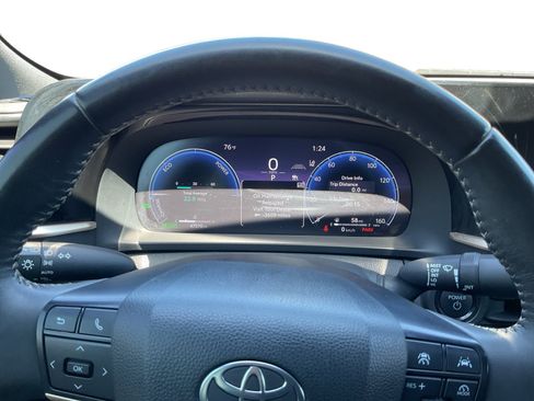 Used 2025 Toyota Crown w/ Carpet Mat Package (TMS) AWD/4WD image 10