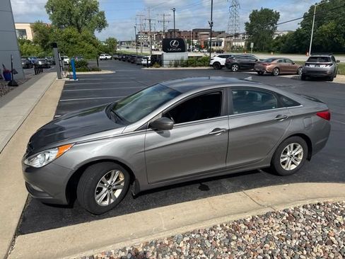 Used 2013 Hyundai Sonata GLS w/ Popular Equipment Pkg FWD image 3