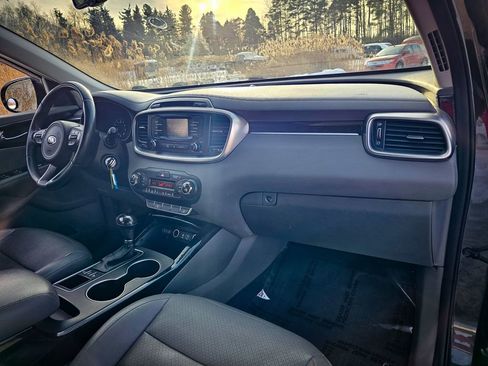 Used 2016 Kia Sorento EX image 40